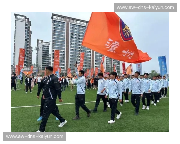 绿茵之上的华丽共振：当“红蓝魂”遇见“兵工厂”的艺术颂歌